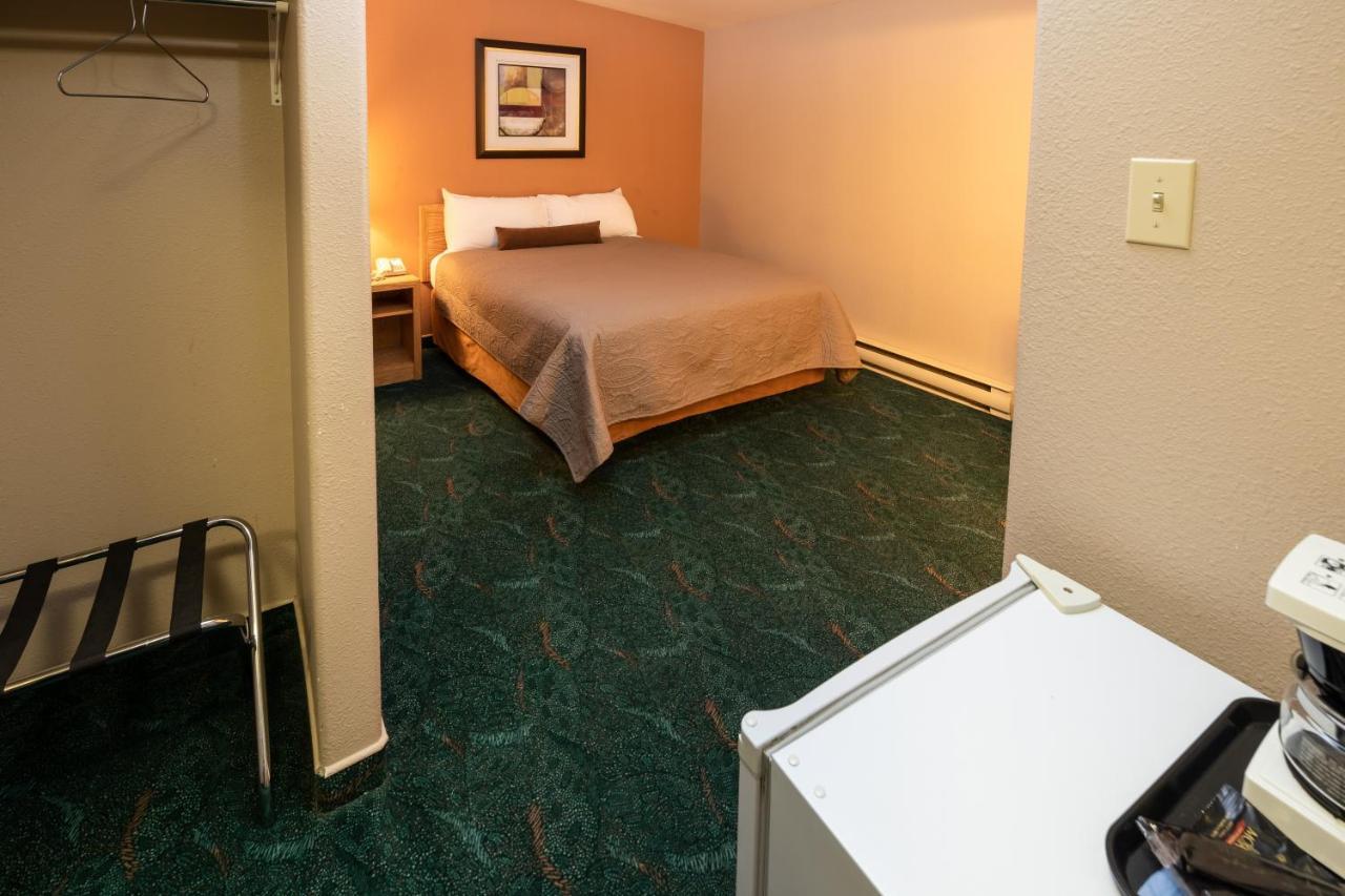 Keystone Motor Inn Брендон Екстер'єр фото