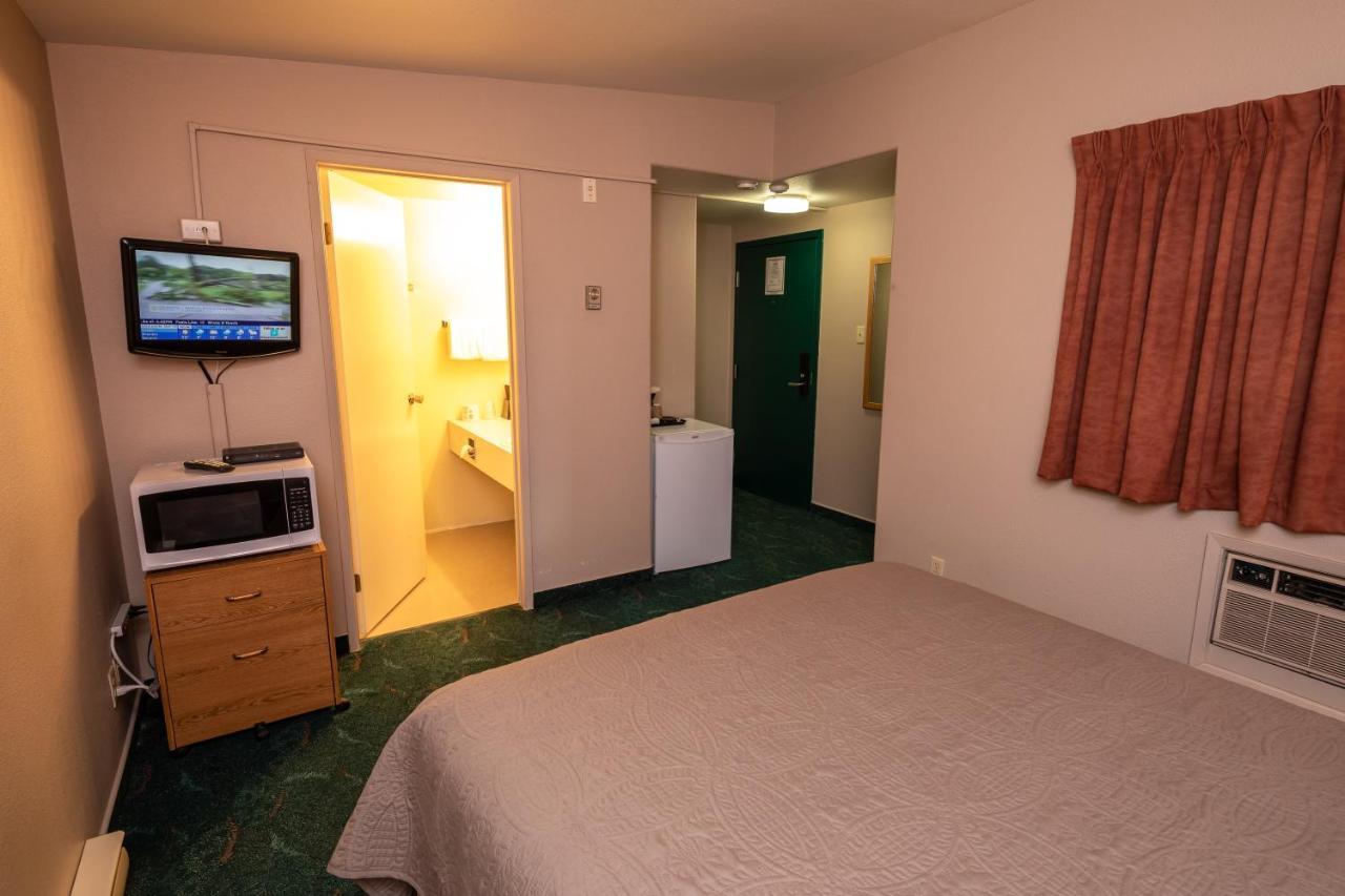 Keystone Motor Inn Брендон Екстер'єр фото