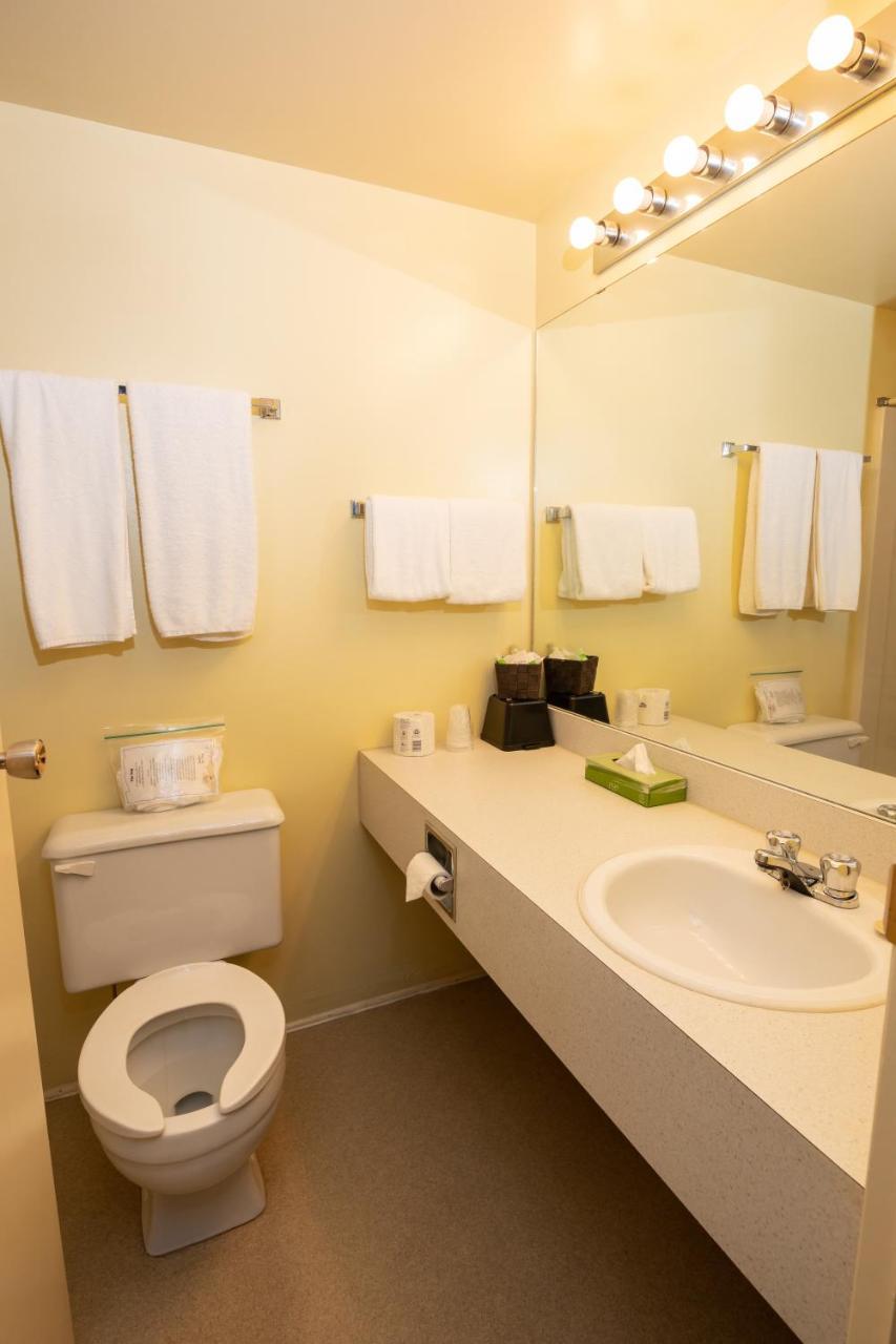 Keystone Motor Inn Брендон Екстер'єр фото
